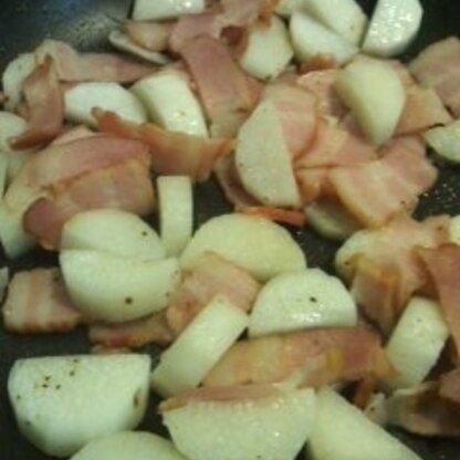 長芋細切りするのめんどくさかったのでこんな切り方ですが;;ベーコンと長芋がうまくマッチしてておいしかったです！